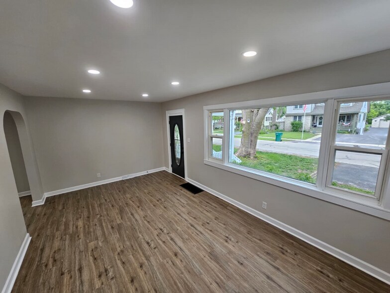 Building Photo - 15316 S Corbin St