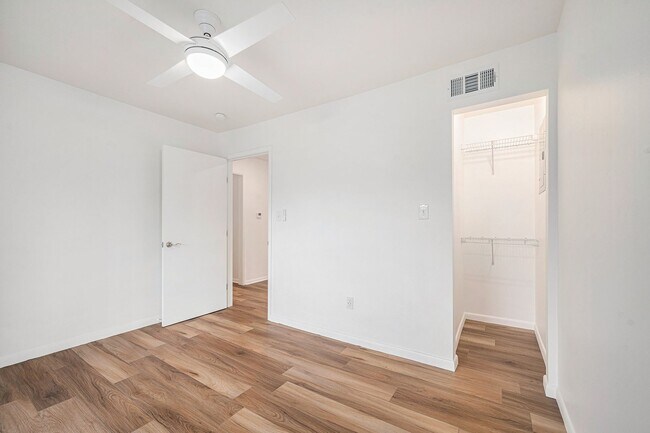 Building Photo - SPECIAL LIMITED TIME!!! 2 BEDROOM-1 BATH S...