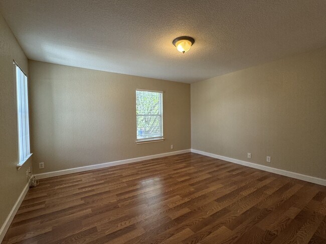 Building Photo - 861 Barrel Point