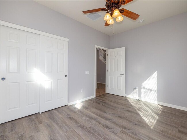 Building Photo - 4 Bedroom 3 Bathroom