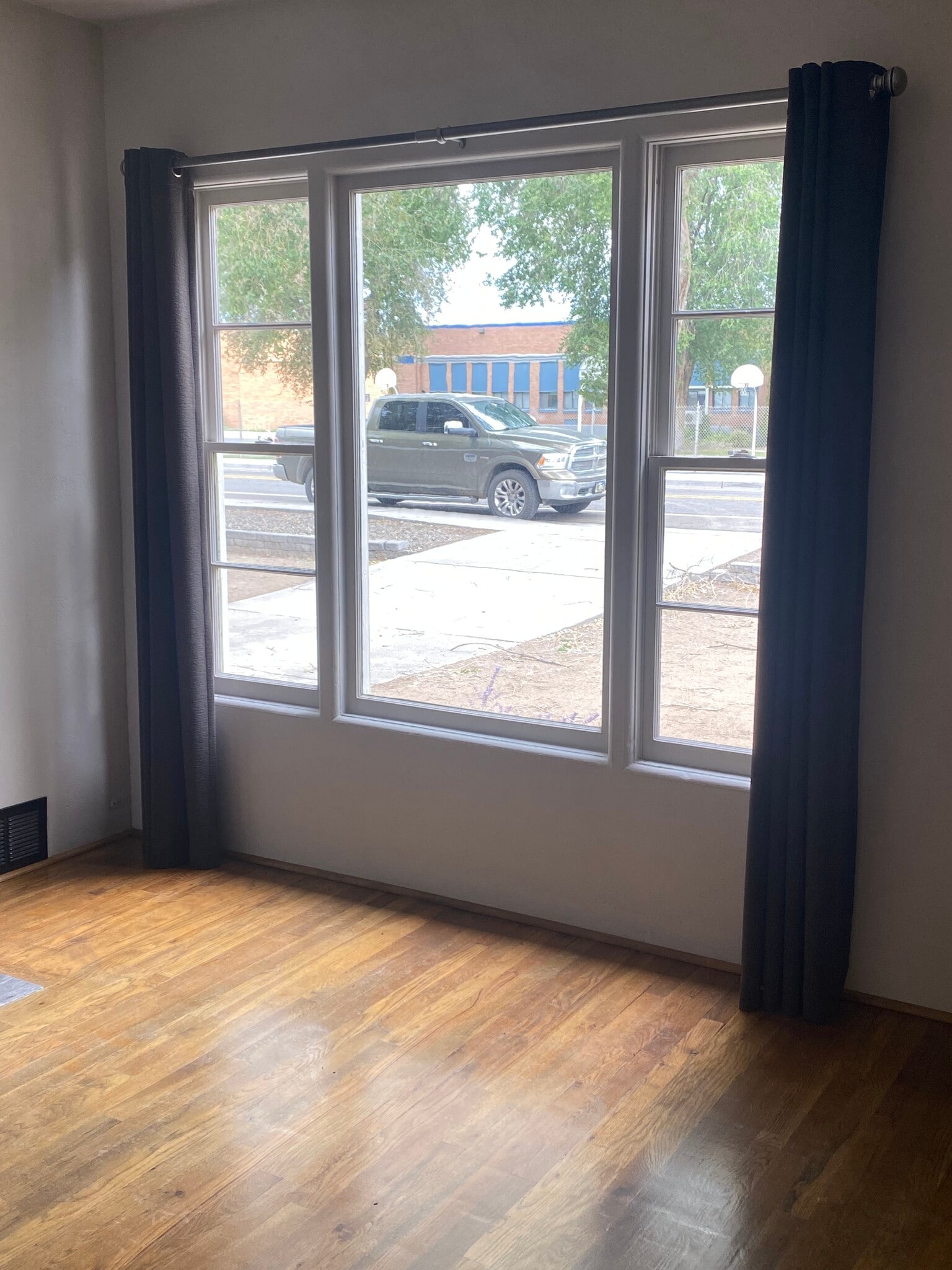 Building Photo - 735 Adrian Blvd