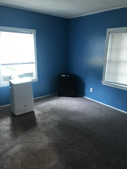 Building Photo - 1217 Bush Cir