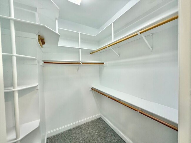 Building Photo - 3021 Hickory Tree Pl