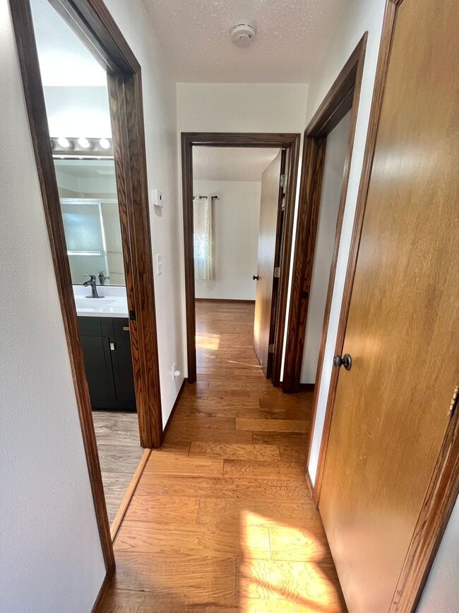 Building Photo - 3 Bed/2 Bath Lakefront Rental Home in Sioux Falls!