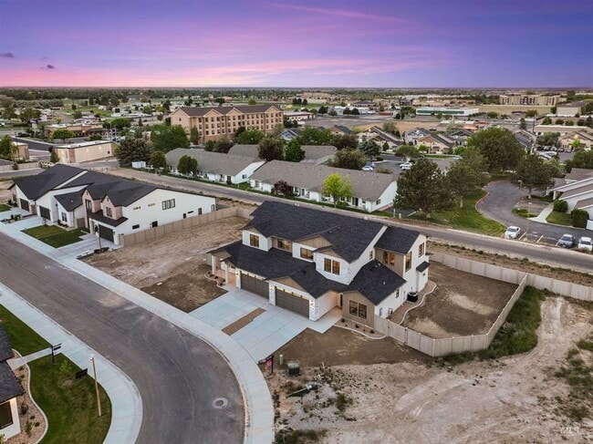 Building Photo - 547 Cyn Fls Dr