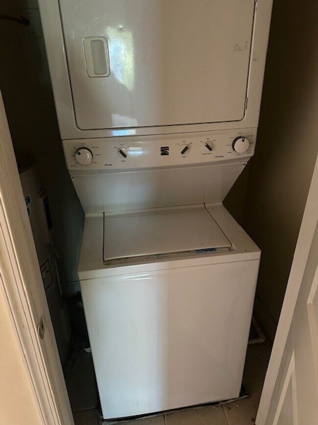 Building Photo - 1923 N Gratz St