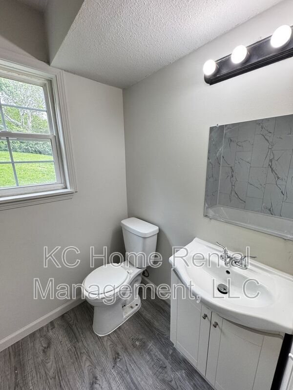 Building Photo - 8620 Countryshire Ln