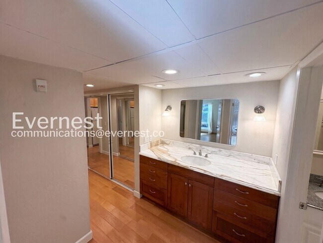 Building Photo - 320 N Civic Dr