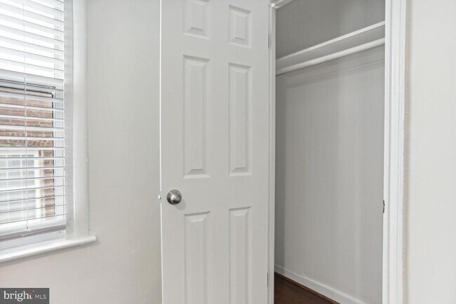 Building Photo - 2828 Buena Vista Terrace SE