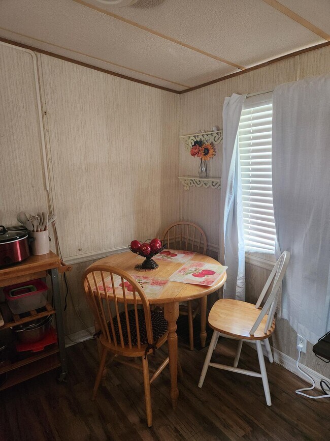 Building Photo - 2121 New Tampa Hwy