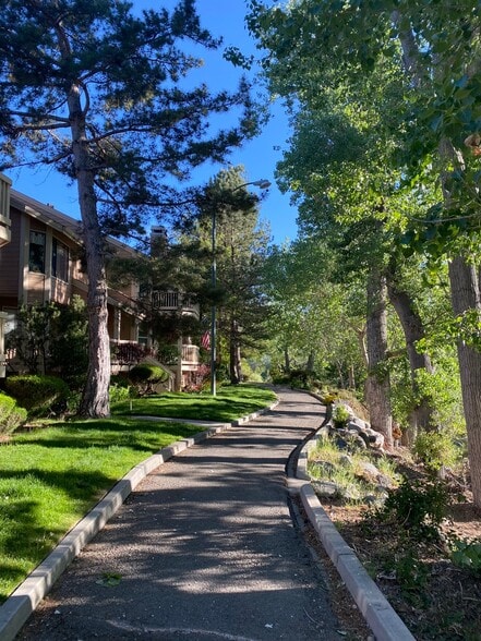 Building Photo - 2875 Idlewild Dr