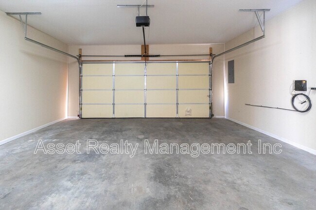 Building Photo - 1617 Silver Oak Ln