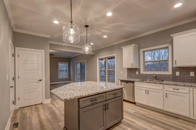 Building Photo - 187 Westwoods Dr