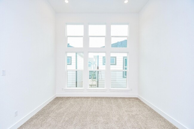 Building Photo - 4913 Nichols St