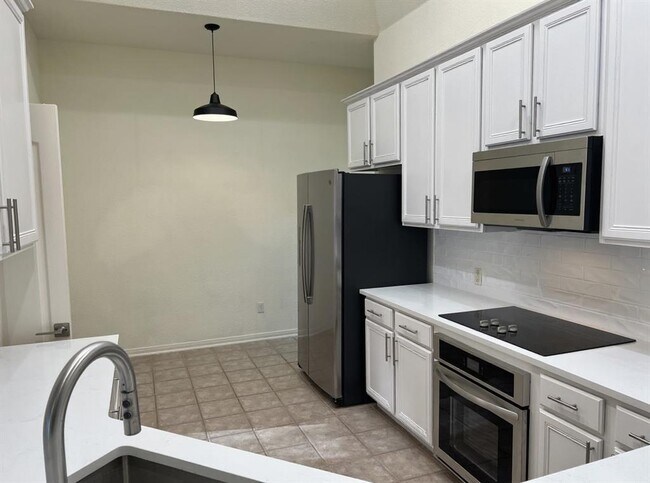 Building Photo - 10 Troon Dr