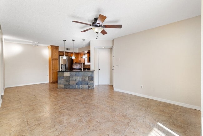 Building Photo - Venetian Place - 612