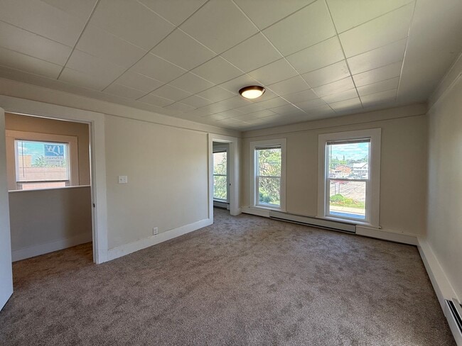 Building Photo - 5 Bed 2 Bath Single Family Home- Shawano Wi