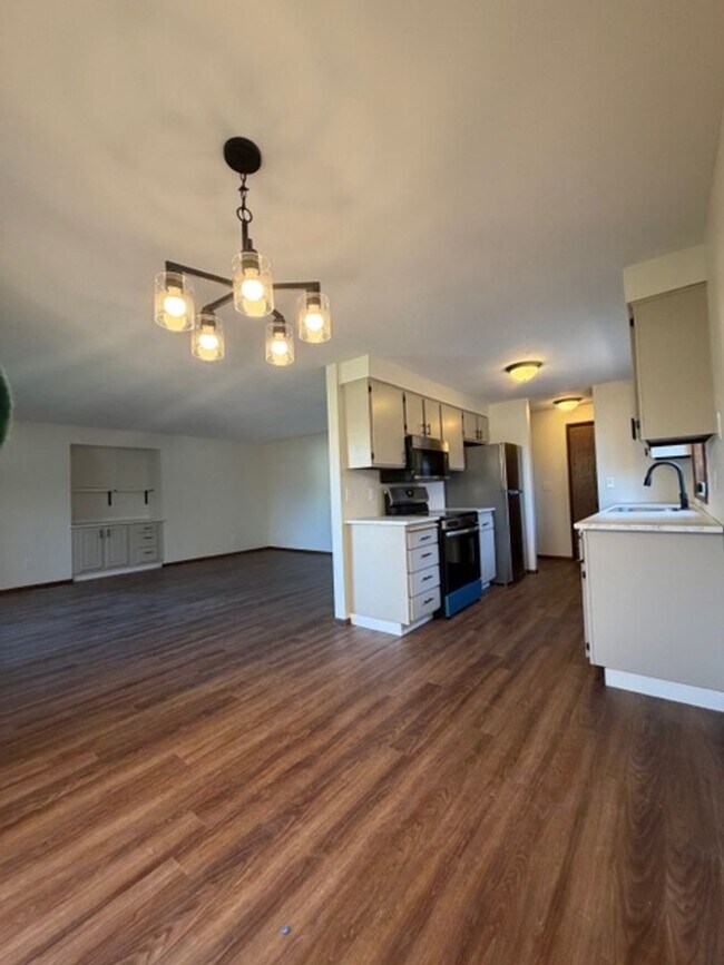 Building Photo - MIN912