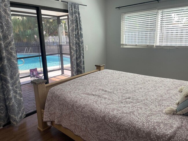 Building Photo - 2620 NE 19th St