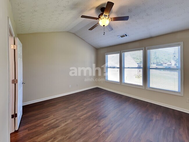 Building Photo - 317 Azalea Loop