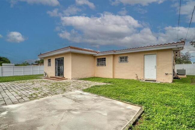 Building Photo - 1030 W 53rd Terrace