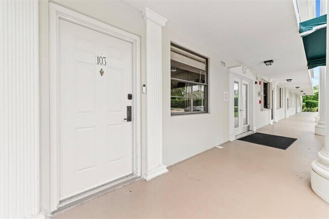 Building Photo - 6061 Balboa Cir