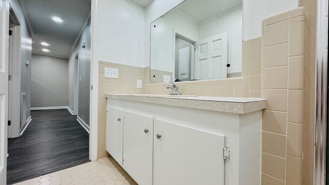 Building Photo - 815 W Palmetto St