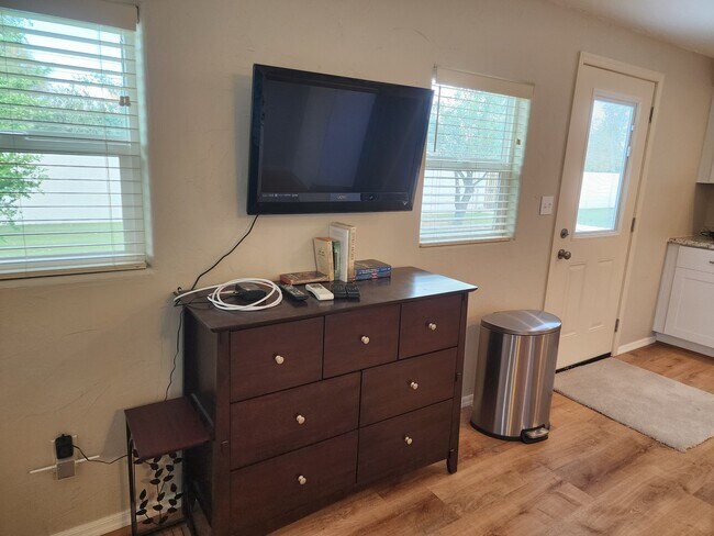 Dresser storage - 1100 N Lehmberg Ave