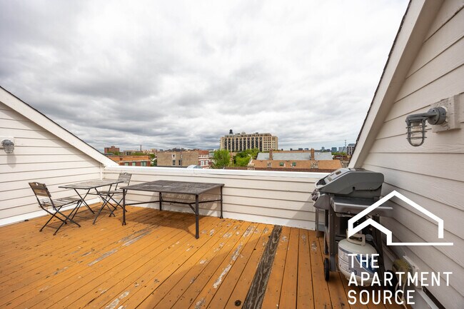 Building Photo - 1657 S Throop St