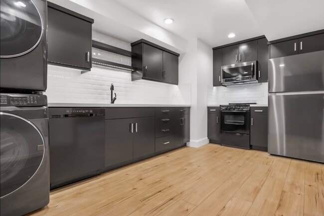 Building Photo - Spacious home for rent -  2.2 miles from t...