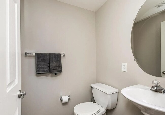 Building Photo - Coming Soon – 3BR/4BA End-Unit Townhome wi...