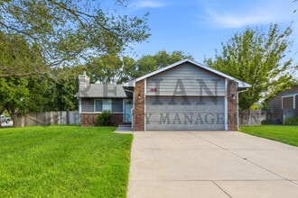 Building Photo - 2770 N Parkridge Ct