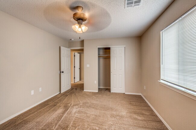 Building Photo - Beautiful 1 Story Property located in the Heart of Horizon City TX