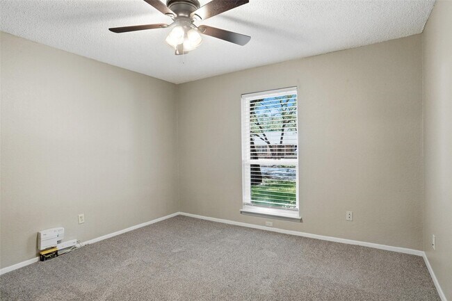 Building Photo - 2958 Columbine Dr
