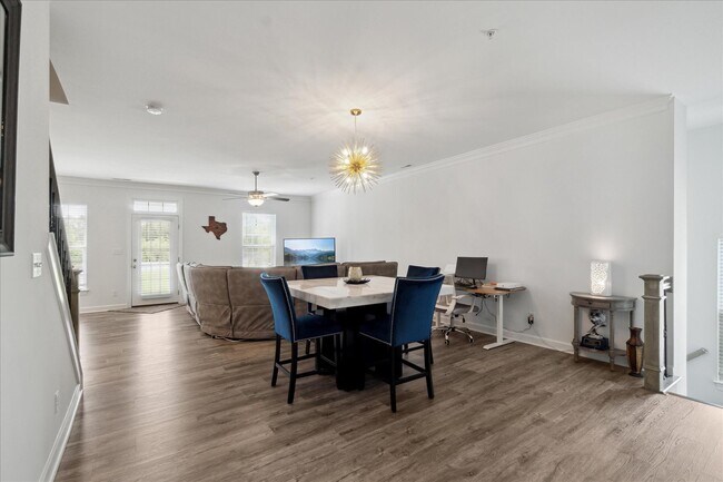 Building Photo - 208 Laydon Way