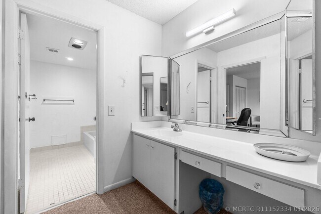 Building Photo - 27 Southport Ln