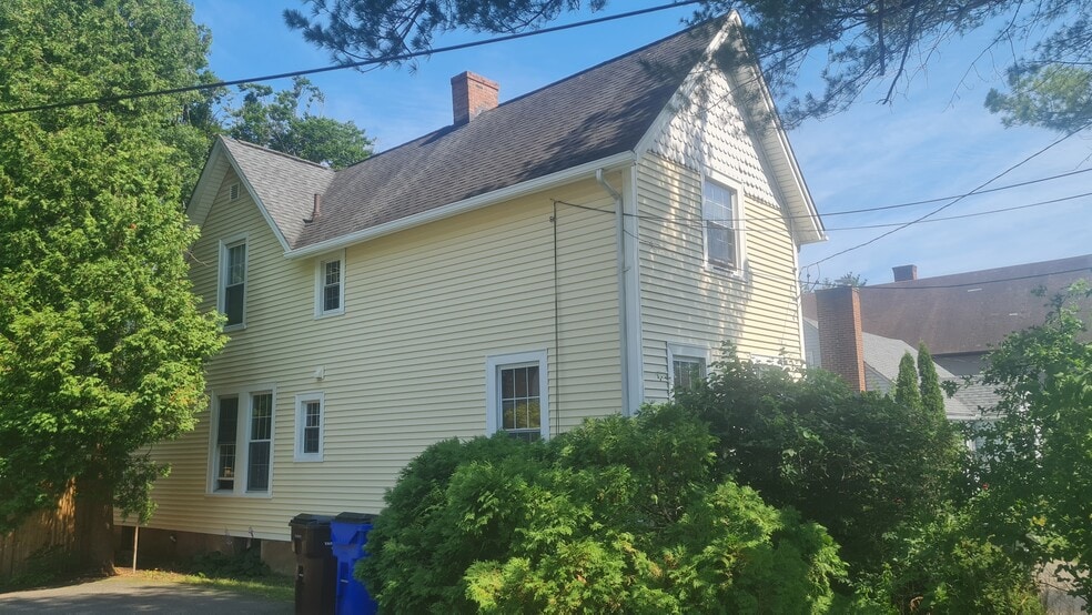 Building Photo - 210 Raymond Rd