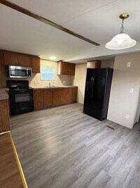 Building Photo - Spacious 3 Bedroom In Yorktowne