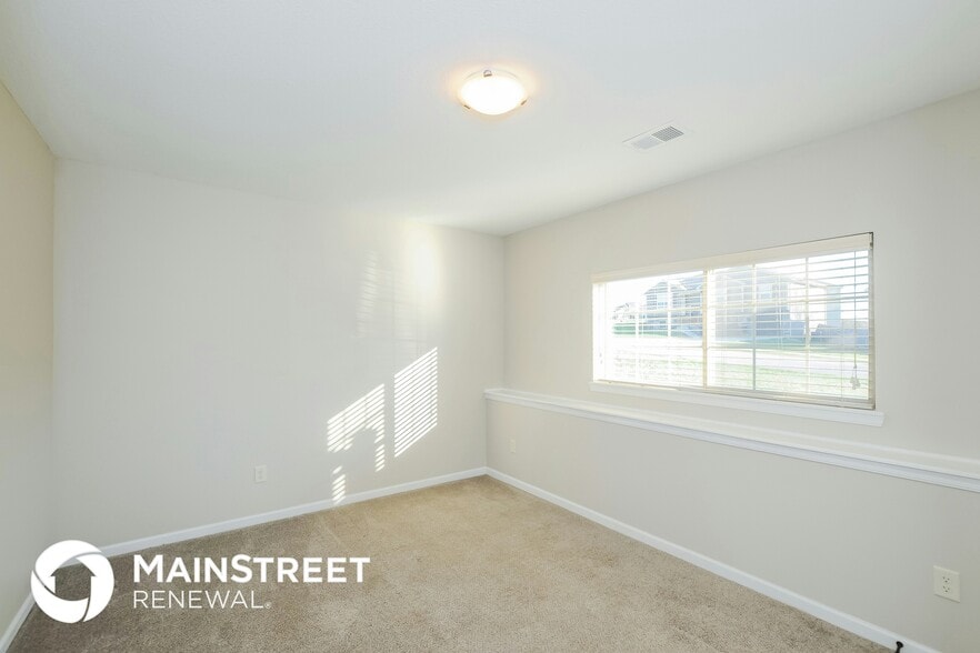 Building Photo - 622 Autumn Dr