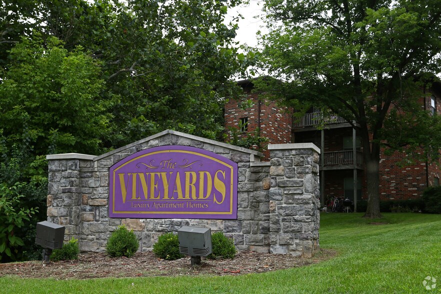 The Vineyards 4227 Drambuie Ln Saint Louis MO 63129 Apartment Finder