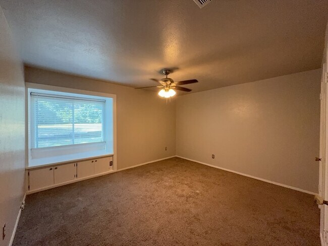Building Photo - 603 Shelmar Dr