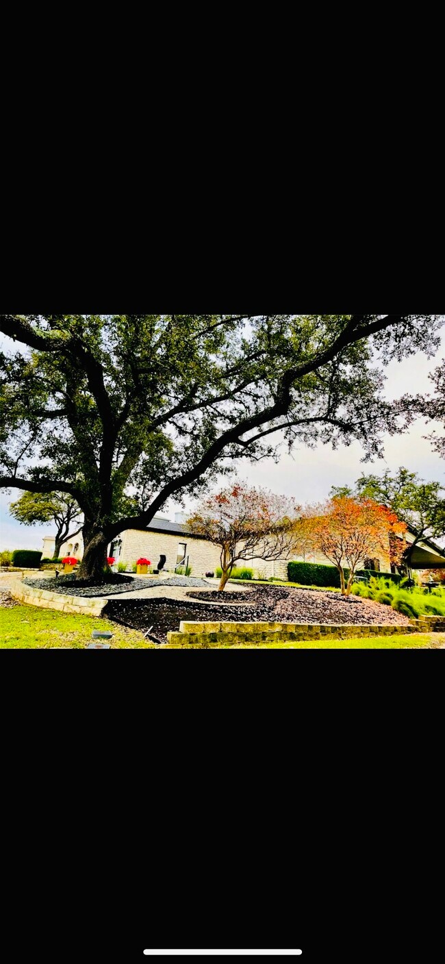 Building Photo - 303 Golf Crest Ln