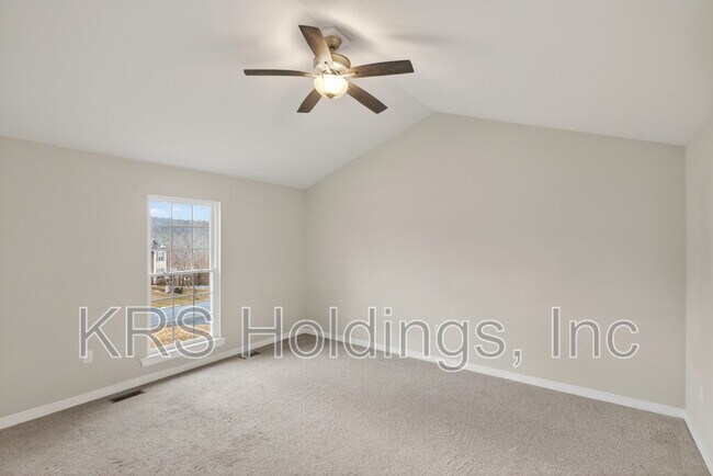 Building Photo - 6093 Flintstone Dr