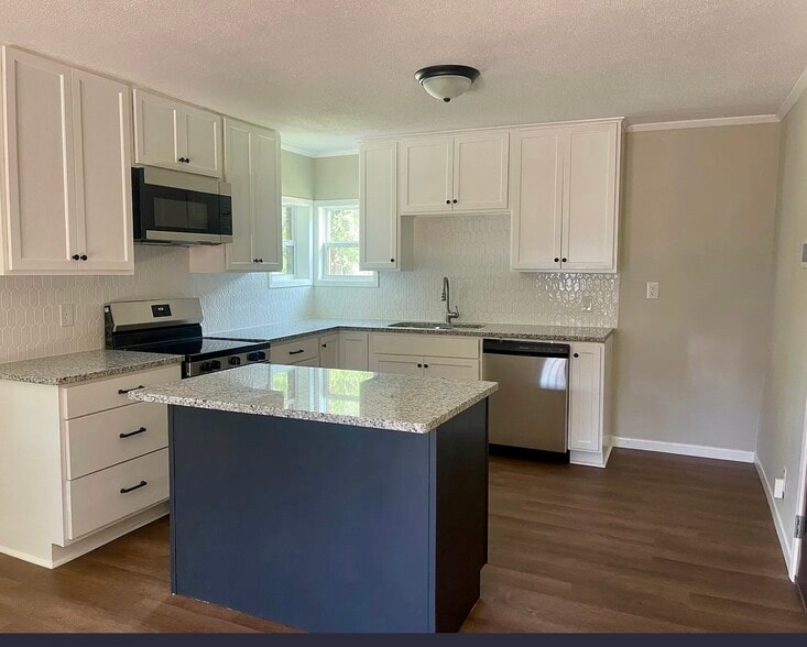 Building Photo - 1523 N Englewood Ave