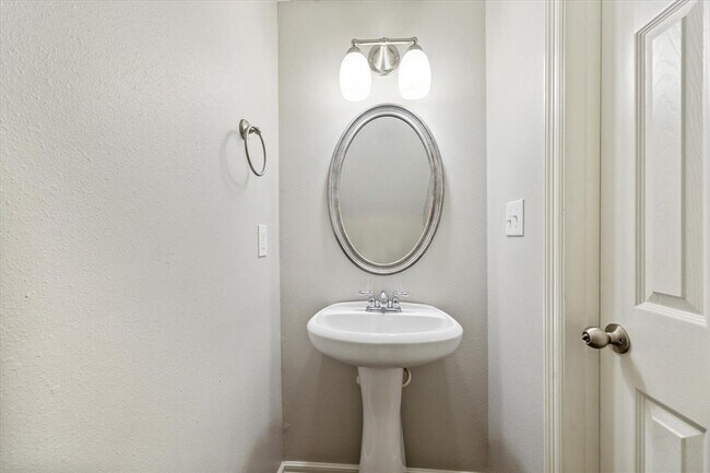 Building Photo - 2624 Detering St