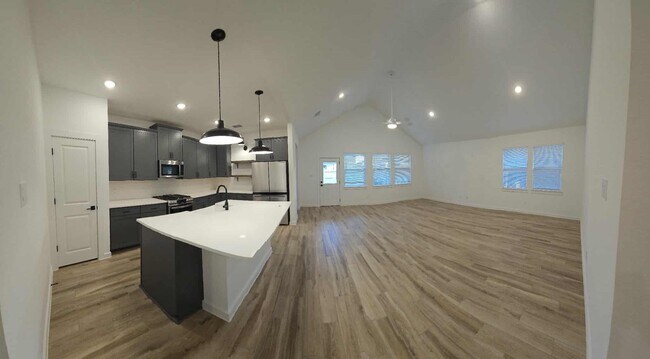 Building Photo - 8434 Bay Oaks Dr