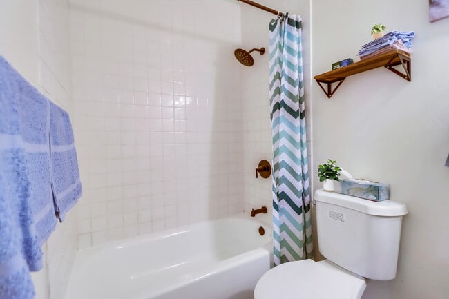 Take a relaxing shower after a day of shopping and exploring the city - 1738 Dahlia Ave