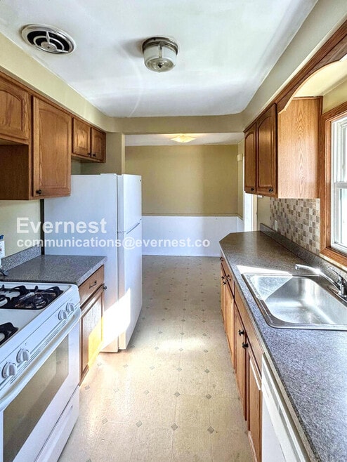 Building Photo - 30034 Oakdale Rd