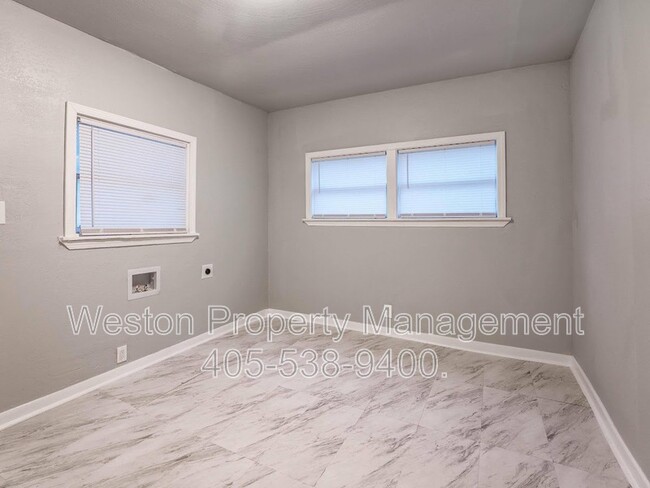 Building Photo - 2604 NE 22nd St