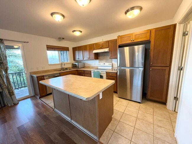 Building Photo - Available NOW – Beautiful Milo Court Townh...